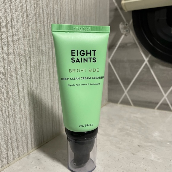Eight saints bright side cleanser - Picture 1 of 1